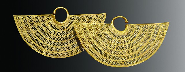 Colombia, Pair of Sinu Gold Fan-Shaped Ear Ornaments
These beautiful lost-wax cast "False Filigree" style pendants each feature six sections of latticework separated by simple bands.  The false filigree technique was favored by the Sinu goldsmiths.  The larger the ornament, the higher the status of the wearer.  These ear ornaments are illustrated in the Met Museum's Catalog, THE ART OF PRECOLUMBIAN GOLD: The Jan Mitchell Collection, pg. 164. Estate of Jan Mitchell, prior to 1970.  
Media: Metal
Dimensions: Height: 2 1/2" x Width: 4 3/8"  Weight: 67.5 grams
$23,500
p1022